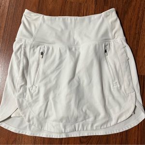 ATHLETA FAIRWAY 16” golf skort. Size XS. White